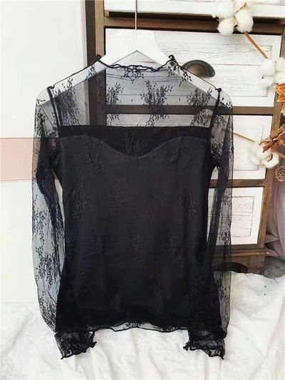 blusa negra frisada