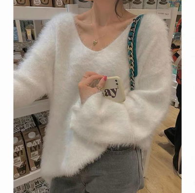 blusa blanca peluda