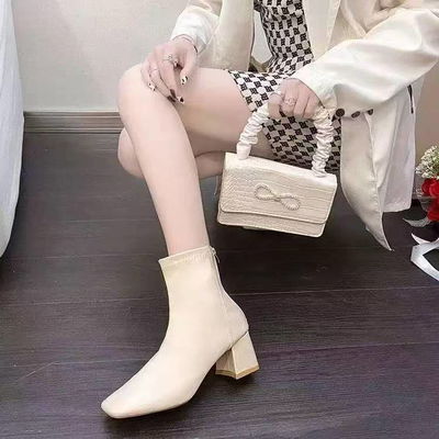 botas cortas con taco cuero cremita