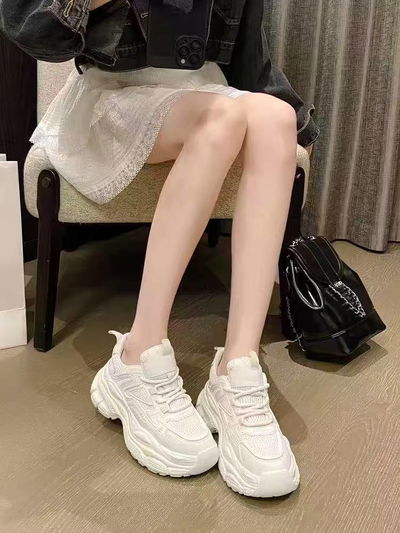 zapatillas con plataforma un color crema
