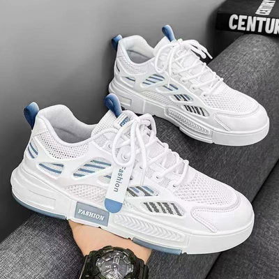 zapatillas con detalles celeste 