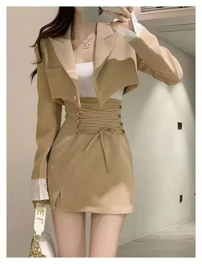 conjunto beige atado pollera