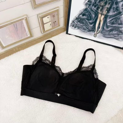 Pijama blanco y negro con bordados lindos
