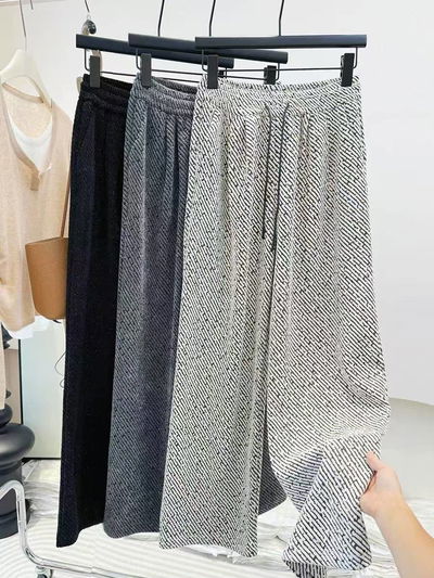 Jogging blanco cremacov rayas diagonales +brillitos