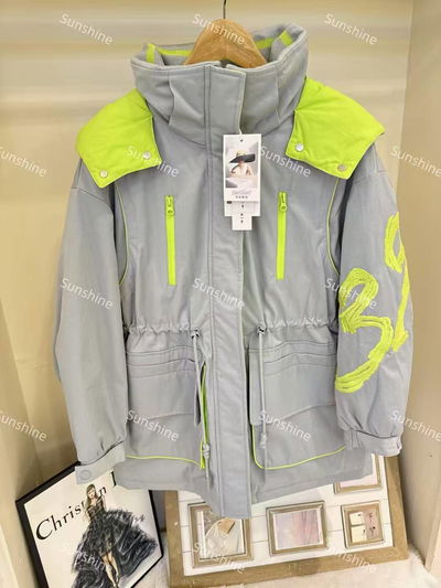 Abrigo de pluma ajustable cintura gris y verde fluo