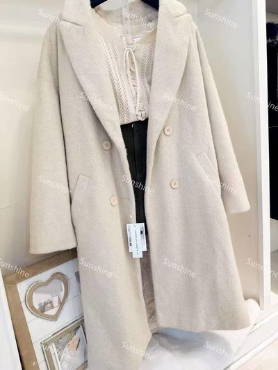 Abrigo de lana beige pelo largo 