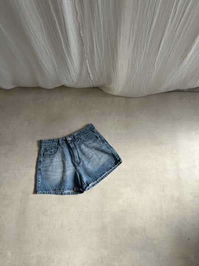 SHORT BEKY