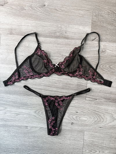 Berlín Negro Flores Rosas