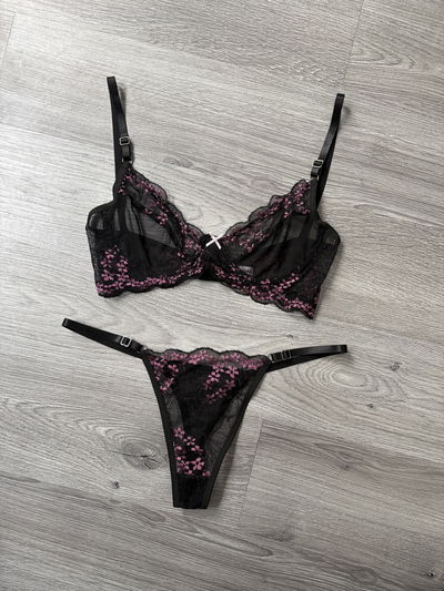 Berlín Negro Flores Rosas