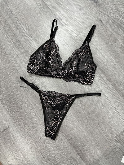 Alma Negro trazos rosa