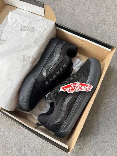 VANS KNU