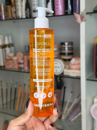 Espuma Cremosa de Limpieza Vitamina C Dermachem 240ml 
