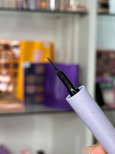 Delineador Liquido Feels Ruby Rose