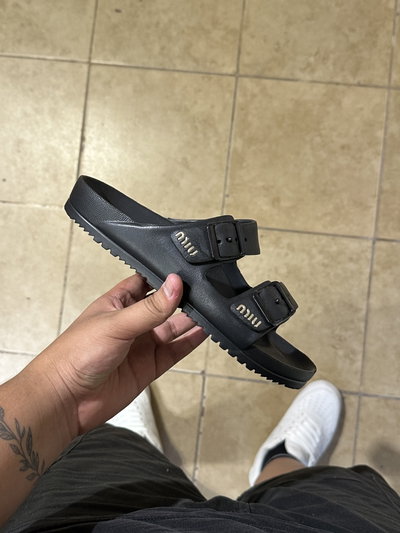 MIU MIU "Negro"