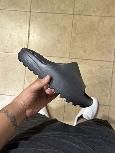 Slide Yeezy "Negro"
