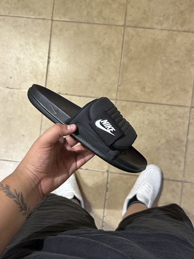 Nike Adjust "Negro"