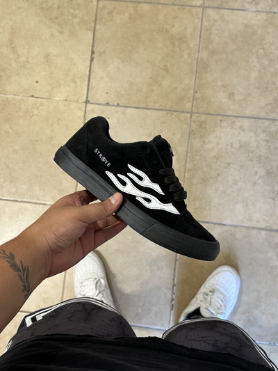 Straye Logan Puff "Total Black"