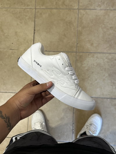 Straye Logan Puff "Total White"