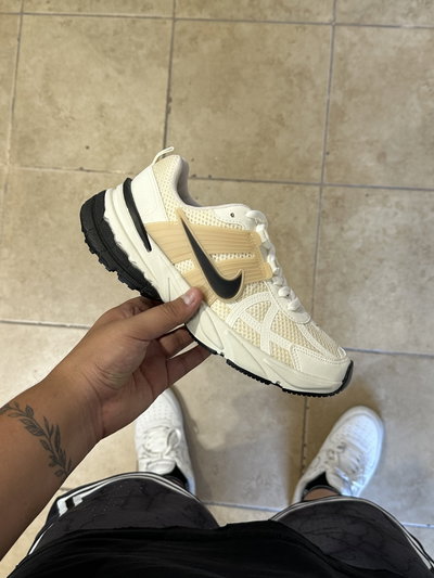 Nike V2K "Off white"