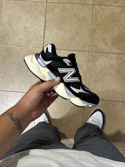 New Balance 9060 "Negro Beige"