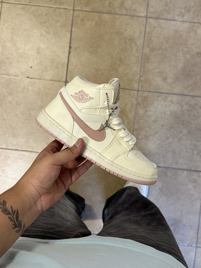 Nike Air Jordan 1 High "Rosa"