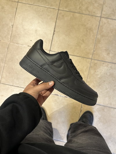 Nike Air Force "Triple Black"