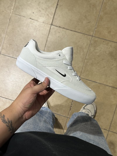Nike SB Malor "Triple White"