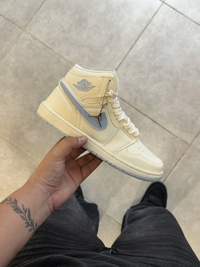 Nike Air Jordan High "Beige Celeste"