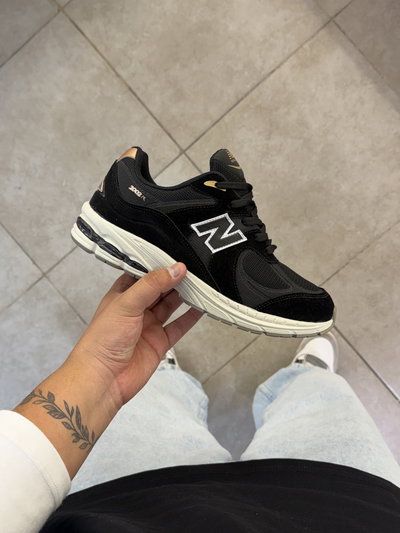 New Balance 2002 "Negro"