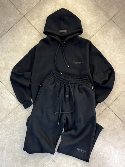 Conjunto Essentials "Total Black"