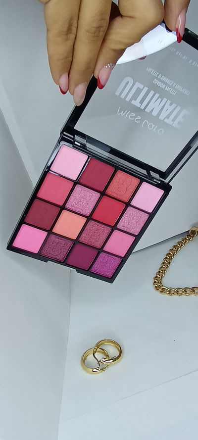 Paleta de sombras últimate miss lara