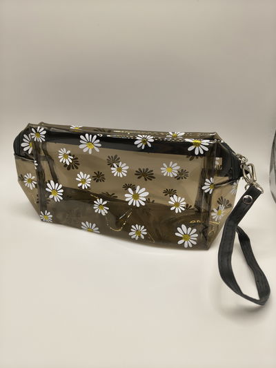 Cartuchera margaritas negra 