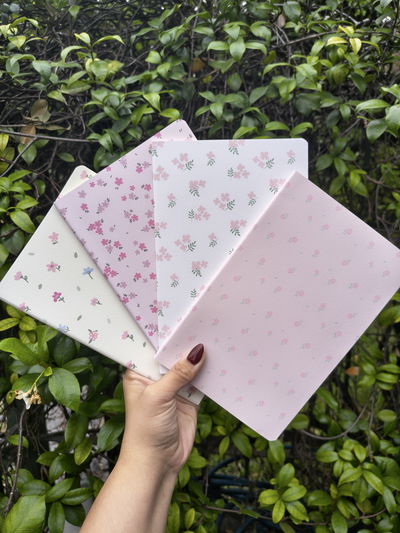 Libreta flores abrochada 