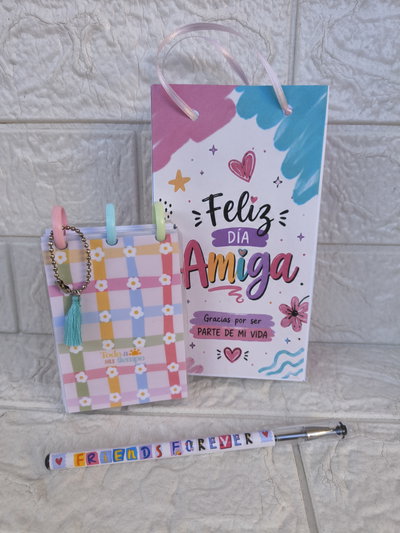 Mini anotador + lapicera + bolsa regalo Día del amigo -mod 8