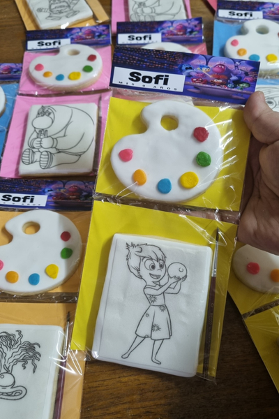 Galletas para pintar y paleta comestible