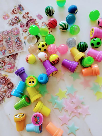 RELLENO PARA PIÑATA PREMIUM X96 U. + BOLSA DE CARAMELOS 600g + GOLOSINAS X72 U.