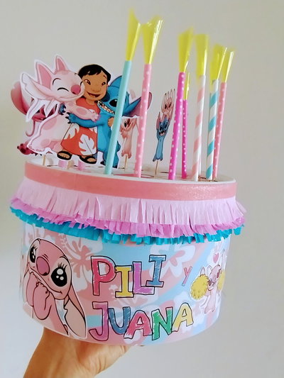 TORTA CHICOS SIN RELLENO PERSONALIZADA