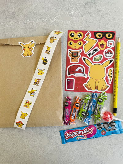 VINILOS PARA ARMAR POKEMON + TIRA DE STICKERS + 1 LAPIZ EN BOLSITAS INDIVIDUALES  X12