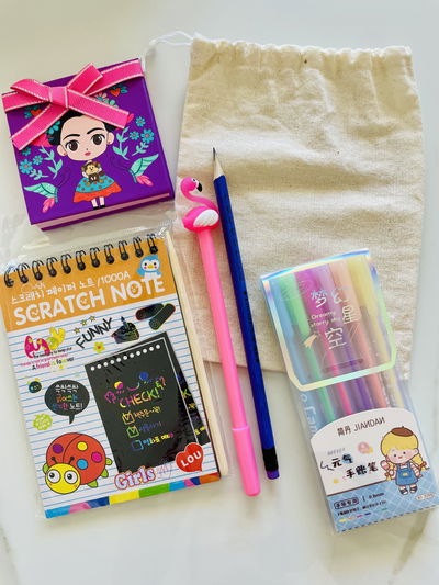 KIT BOLSITA DE LIENZO + SCRATCH NOTE + ANOTADOR + UTILES + BIROMES GEL + BIROME
