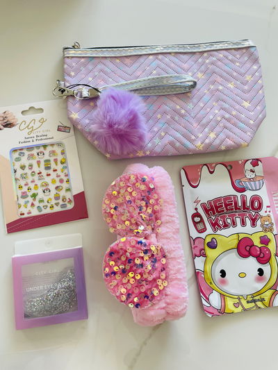 KIT SPA BOLSITO/NECESER + GEL OJOS + MASCARA + STICKERS Y LIMA DE UÑAS + VINCHA