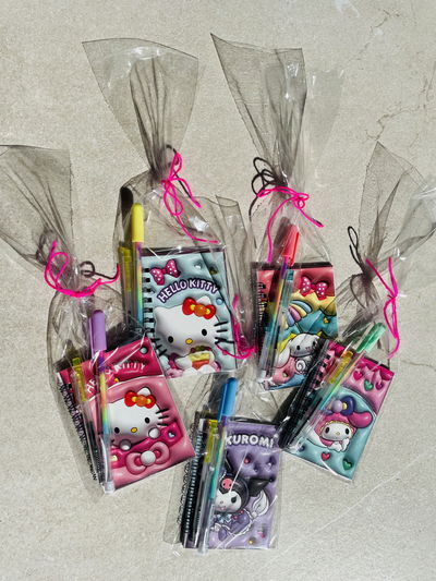 ANOTADOR HELLO KITTY SURTIDO + BIROME ARCOIRIS + BIROME EN BOLSITAS INDIVIDUALES X10
