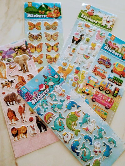PLANCHA DE STICKERS BORDE DORADO GRANDE