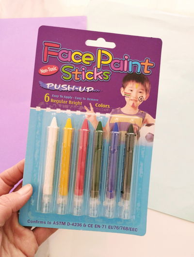 PINTURA PARA CARA EN FORMA DE CRAYON PUSH UP