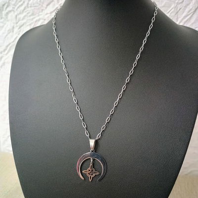 Collar 45 cm Ovalada 0,5 mm x 2,5 mm Luna Nudo de Bruja 25 mm x 24 mm AQ - 700096