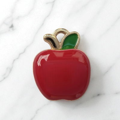 Dije Esmaltado Manzana Rojo Verde Acero Dorado - 400093