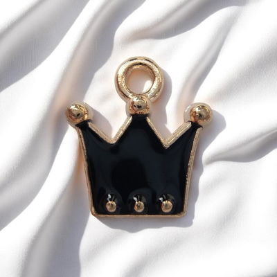 Dije Esmaltado Negro Corona Negro Acero Dorado - 400091NEG