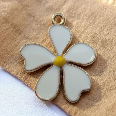 Dije Esmaltado Flor Margarita Acero Dorado - 400113