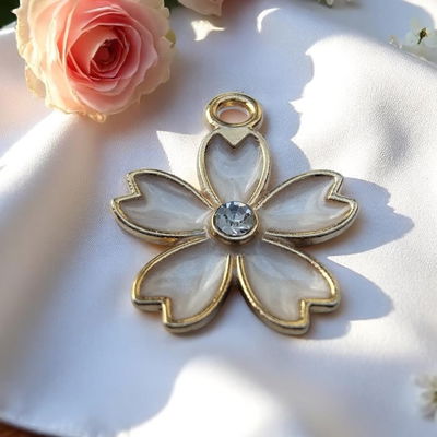 Dije Esmaltado Flor Crudo Strass Acero Dorado - 400114CRU