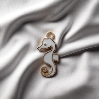 Dije Esmaltado Caballito de Mar Blanco Acero Dorado - 400102