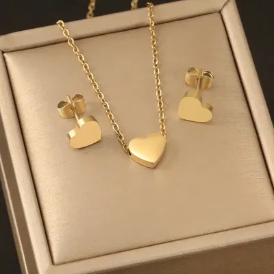 Conjunto Aros Collar Corazón Enchapado en Oro - 800003